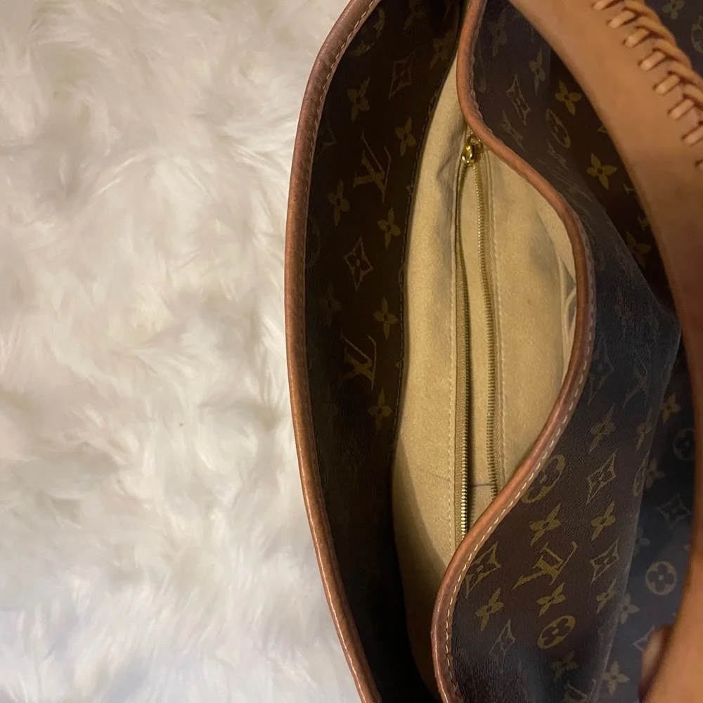 Woman’s Bag - Picture 8 of 15